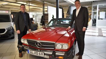 Die neuen Besitzer betrieben auch das gleichnamige Autohaus in Güstrow: Maik Osterloh (l.) und Knut Brinkmann.