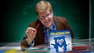 Herr Schröder im Kinderpodcast Ole schaut hin