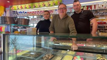 Besitzer Federico Manetti hat sein Eiscafé in Melle wieder geöffnet. 