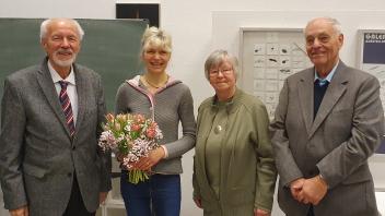 Gildevorsitzender Heiko Gauert mit Ministeriumsreferentin Karen Nehlsen sowie Schriftführerin Christa Wetzel und Vize-Baas Claus Holtorf (von links).