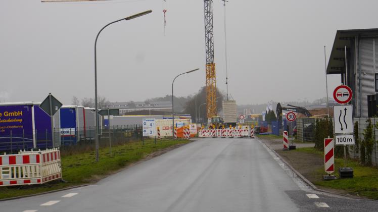Für den Bau einer Brücke über die Umgehungsstraße im Industriegebiet werden in diesem Jahr 2,6 Millionen Euro fällig.