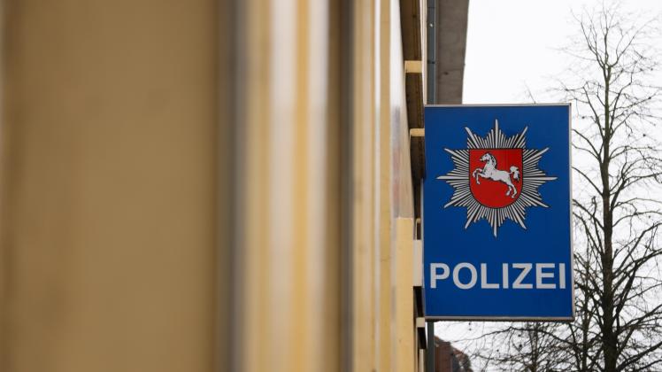 Polizeiwache Kollegienwall der Polizeidirektion Osnabrück, aufgenommen am 12.01.2023. /Wache; Dienststelle; Symbolbild; Blaulicht; Polizei; Logo; Schriftzug; Verbrechen/ Foto: Michael Gründel