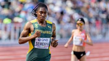 EUGENE 20220720 Caster Semenya fran Sydafrika i försöket pa 5000m under friidrotts-VM pa Hayward Field i Eugene, USA. F