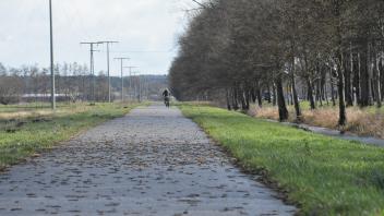 An der Kreisstraße von Techentin in Richtung Hornkaten gibt es bereits einen Radweg. Er ist aber in einem schlechten Zustand und soll nun saniert werden.