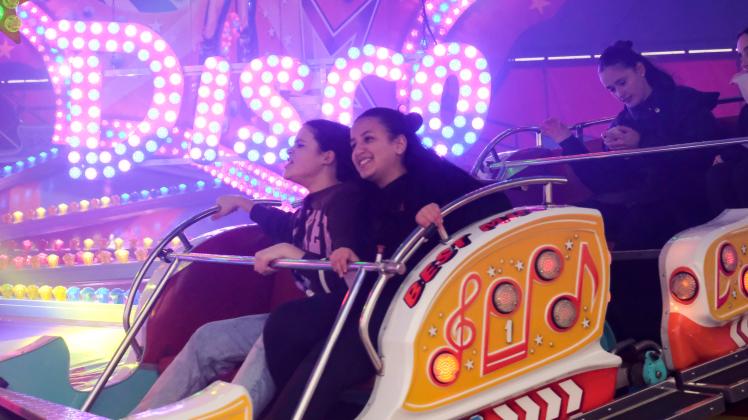Frühjahrs-Jahrmarkt 2023 in Osnabrück im Regen eröffnet