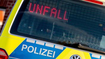 Osnabrück: #Symbolfoto_Polizei; Verbrechen; Mord; Totschlag; Autobahnpolizei; Unfall; Blaulicht; Falschfahrer. 10.11.2021
