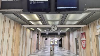 In die Halle am Hauptbahnhof in Neumünster hatte sich am Montagmorgen niemand verirrt.