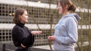 Diskusson über die Einführung eines Pflichtjahres mit Luisa Galli (15) für die Grünen/Junger Rat und Anna Uplegger (18) für die Junge Union -  14.03.2023 - Foto Marcus Dewanger