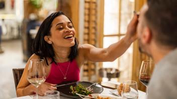 Woman feeding food to boyfriend at restaurant model released, Symbolfoto property released, JCCMF09606