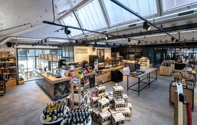 In den Genusshöfen Osnabrück steht Handwerk im Fokus: Kaffee, Schokolade, Brot und Gebäck und Gin werden hier produziert. In den Genusshöfen Osnabrück steht Handwerk im Fokus: Kaffee, Schokolade, Brot und Gebäck und Gin werden hier produziert.