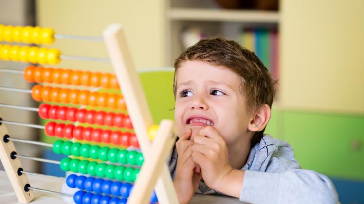 RECORD DATE NOT STATED A cute Caucasian toddler boy having difficulties using the abacus *** einer niedlich kaukasisch K