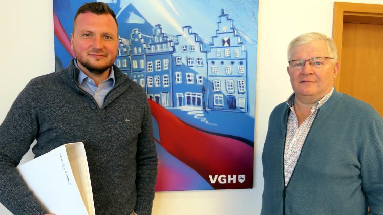 Am 1. April 2023 übernimmt Florian Knaust (l.) die VGH-Agentur von Ulrich Lahmann.