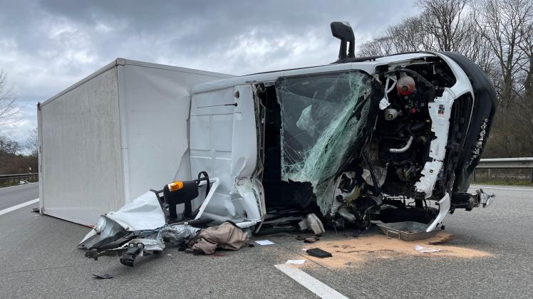 Schwerer Unfall Am Kreuz Bargteheide Mit Drei Verletzten Shz 5155