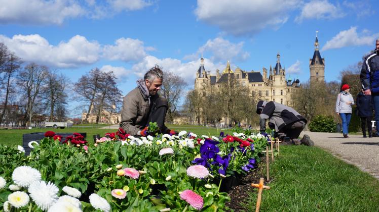 Der Schlossgarten in Schwerin wird fit für den Frühling gemacht NNN