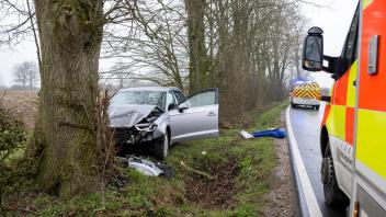 Am Audi entstand nach ersten Erkenntnissen ein Totalschaden. 