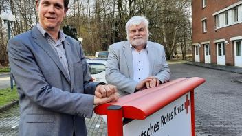 Reinhold Kinle (rechts) geht in den Ruhestand, Ulf Kienast kommt als neuer Geschäftsführer des DRK Kreisverbands Pinneberg.