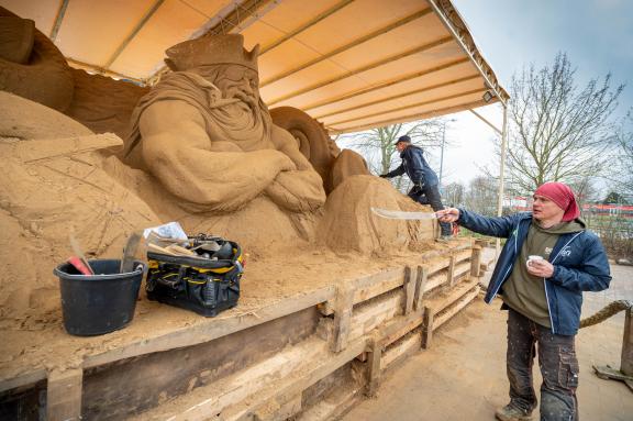 Bilder von Warnemünder Sandwelt: Malen am Strand!