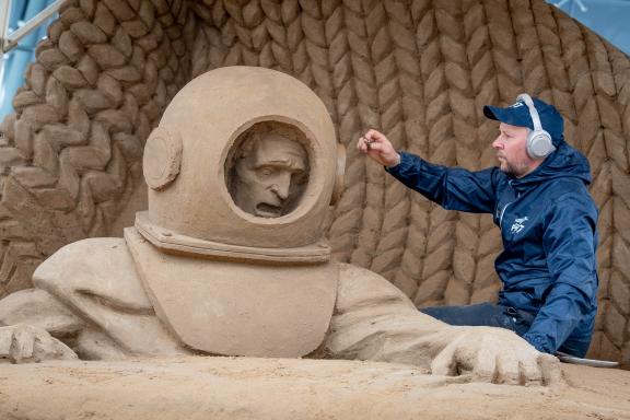 Bilder von Warnemünder Sandwelt: Malen am Strand!