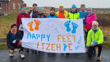 Mit zehn Aktiven  nahm die Itzehoer Läufergruppe Happy Feet die 34,5 Kilometer auf Sylt in Angriff. 