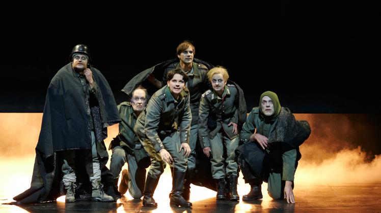 Gibt es ein Leben nach dem Krieg? Weltkriegssoldaten in „Der Weg zurück“ im Theater Osnabrück