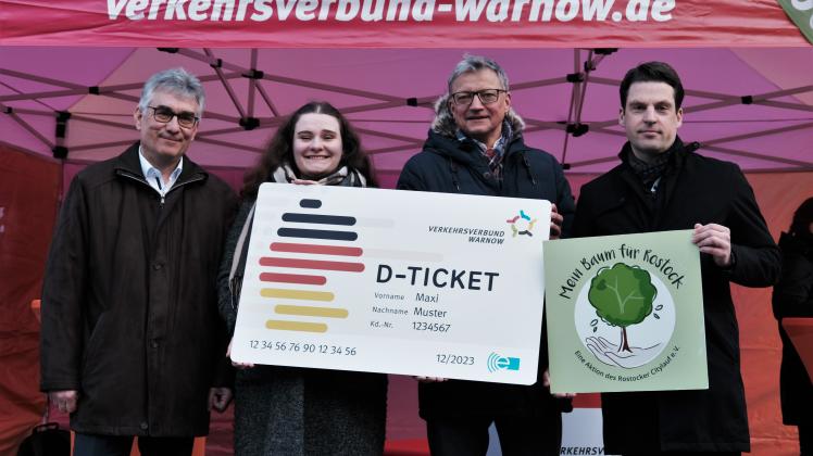 Zum Verkaufsstart warben RSAG-Vorstand Jan Bleis, Asta-Vorsitzende Kristin Wieblitz, Nordwasser-Personalchef Bernd Mangold und VVW-Chef Stefan Wiedmer für das neue 49 Euro teure Ticket.