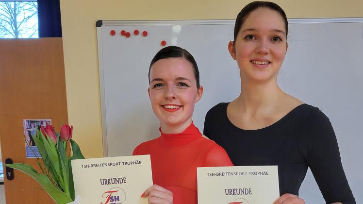 Alina Schumann (li.) und Hanna Biastoch sind das erste gleichgeschlechtliche Tanzpaar im Gettorfer TV, welches in Reinbek erstmals an einem Turnier teilnahm. Bei der Breitensport-Trophy kamen die 19- und 22-Jährige direkt auf Platz eins.