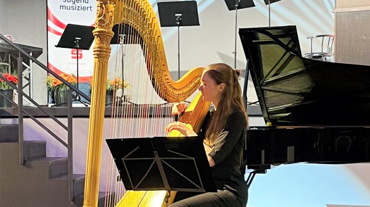 Einen ersten Preis erhielt Johanna Lorenz für ihr Solo an der Harfe.