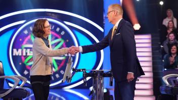 Günther Jauch und Kandidatin in der Sendung „Wer wird Millionär?“