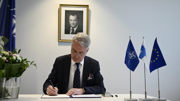 Nato-Außenministertreffen - Beitrittsurkunde Finnland