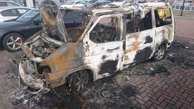 Fahrzeug in Rostock ausgebrannt
