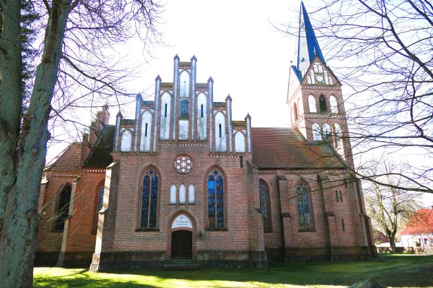 Felix Degwitz startet als junger Pastor in Leussow NNN