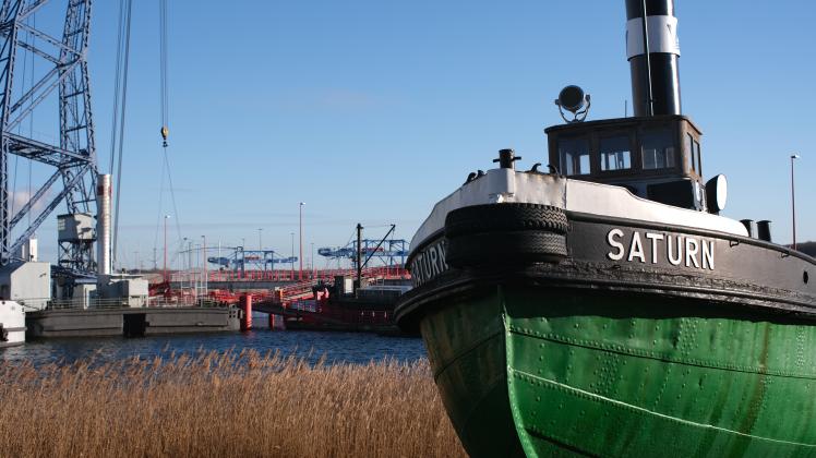 Sowohl die Freilichtausstellung alter Schiffe und Geräte soll wieder mehr Aufmerksamkeit erhalten, als auch der rote Pier. Er soll im Herbst saniert werden.
