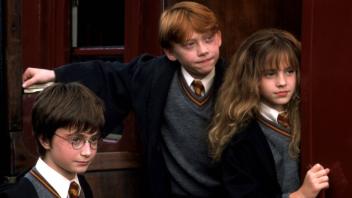 Emma Watson, Daniel Radcliffe (L) und Rupert Grint - Filmszene aus -  Harry Potter and the Sorcerer s Stone . PUBLICATI