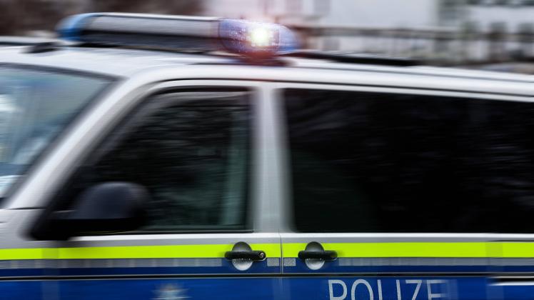 Bamberg, Deutschland 25. März 2023: Themenbilder - Symbolbilder - Polizei Blaulicht - 2023 Ein Einsatzfahrzeug der Poliz