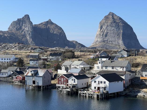 Traena ist die kleinste Gemeinde Nord-Norwegens. Traena ist die kleinste Gemeinde Nord-Norwegens.