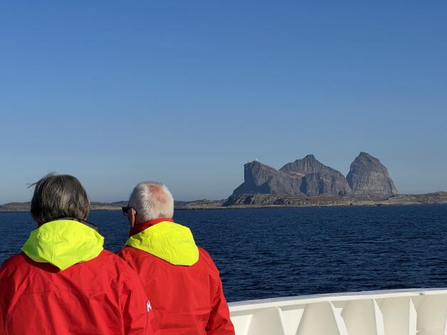 Seit 1893 fahren die Schiffe der Hurtigruten entlang der langen norwegischen Küste. Seit 1893 fahren die Schiffe der Hurtigruten entlang der langen norwegischen Küste.