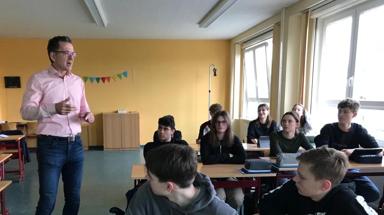 Der Schweriner Andreas Borsch spricht in Schulen über Geld | NNN