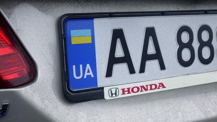Autonummernschild der Ukraine Autonummernschild der Ukraine, 04.04.2022, Mitte, Berlin, An einem Kraftfahrzeug befindet