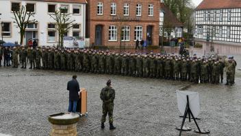 Erst vor einer Woche hatte die Bundeswehr in der Stadt ihren Quartalsappell abgehalten. Auch in Zukunft will die Bundeswehr die Zusammenarbeit mit der Stadt und ihren Einrichtungen vertiefen.