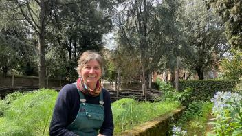 Von Berlin nach Rom: Imkerin und Gärtnerin Erika Mayr im Garten der Villa Massimo