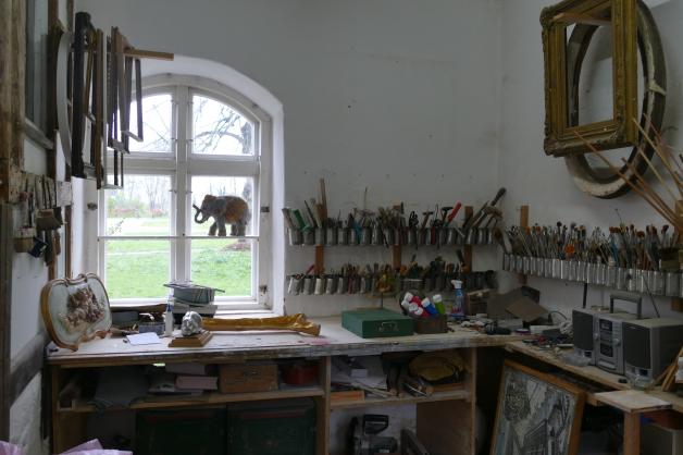 Fast ausgestorbener Beruf Besuch beim Fassmaler auf Gut Jersbek SHZ