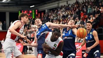 Artland Dragons Quakenbr?ck -  Eisb?ren Bremerhaven,