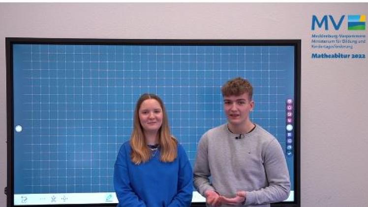Emma und Hannes in einem Erklärvideo zum schriftlichen Mathematik-Abitur  2023