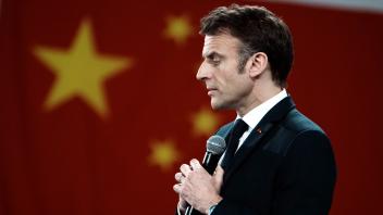Frankreichs Präsident Macron besucht China