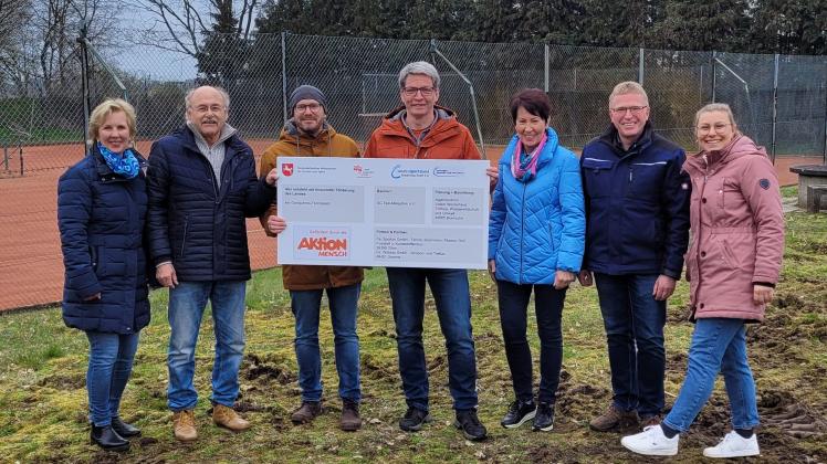 Die Tennis-Abteilung des SC Epe-Malgarten freut sich über Zuschüsse zum Bau des neuen Platzes vom Landessportbund, der Aktion Mensch und der Stadt Bramsche.