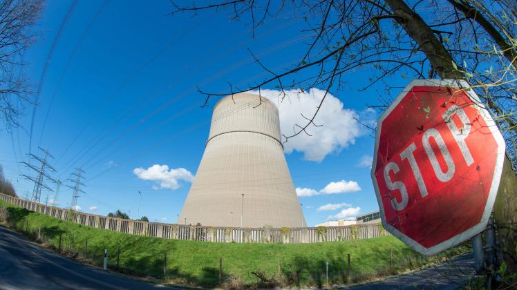 Atomausstieg beim AKW in Lingen am 11.04.2023 Ein STOP Schild vor dem Atomkraftwerk Foto: osnapix Atomausstieg am Kernkr