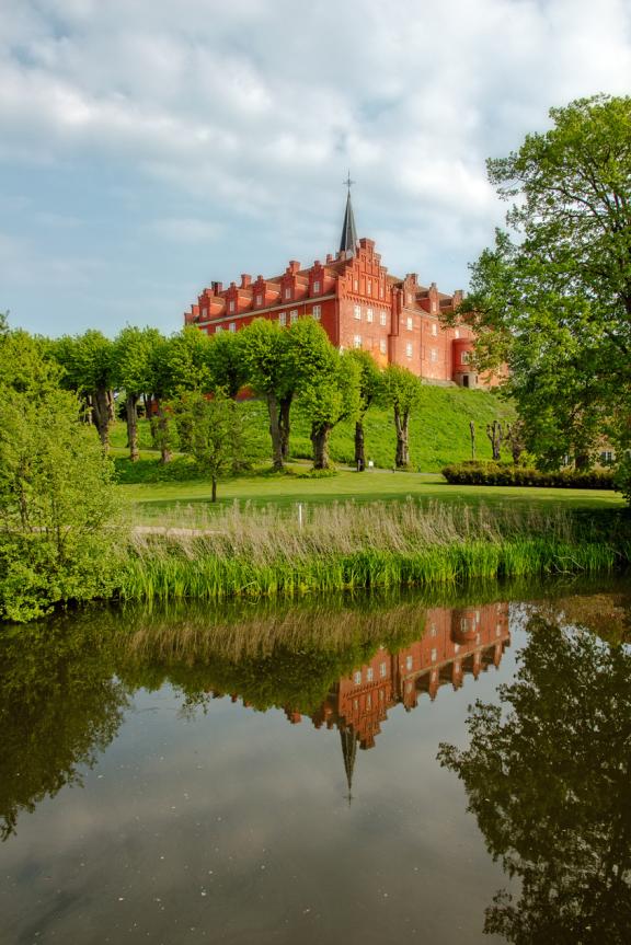 Schloss Tranekær auf Langeland und der Schlosspark mit vielen Kunstwerken sind die Hauptattraktion auf Langeland.