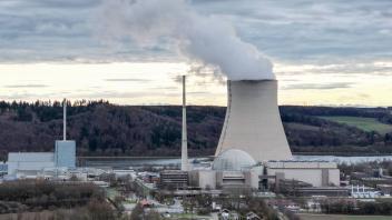Spaetestens zum 15. April 2023 wird das Atomkraftwerk Isar 2 bei Landshut seinen Betrieb einstellen - so hat es die Bund