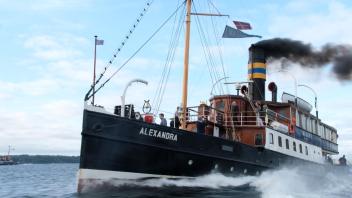 Die „Alexandra“ beim Dampf-Rundum 2022: Bisher muss der Dampfer weite Wege zurücklegen, wenn er zum Sicherheits-Check aus dem Wasser gehoben werden soll.