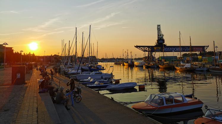 Der Stadthafen in Rostock ist im Sommer ein beliebtes Ausflugsziel.